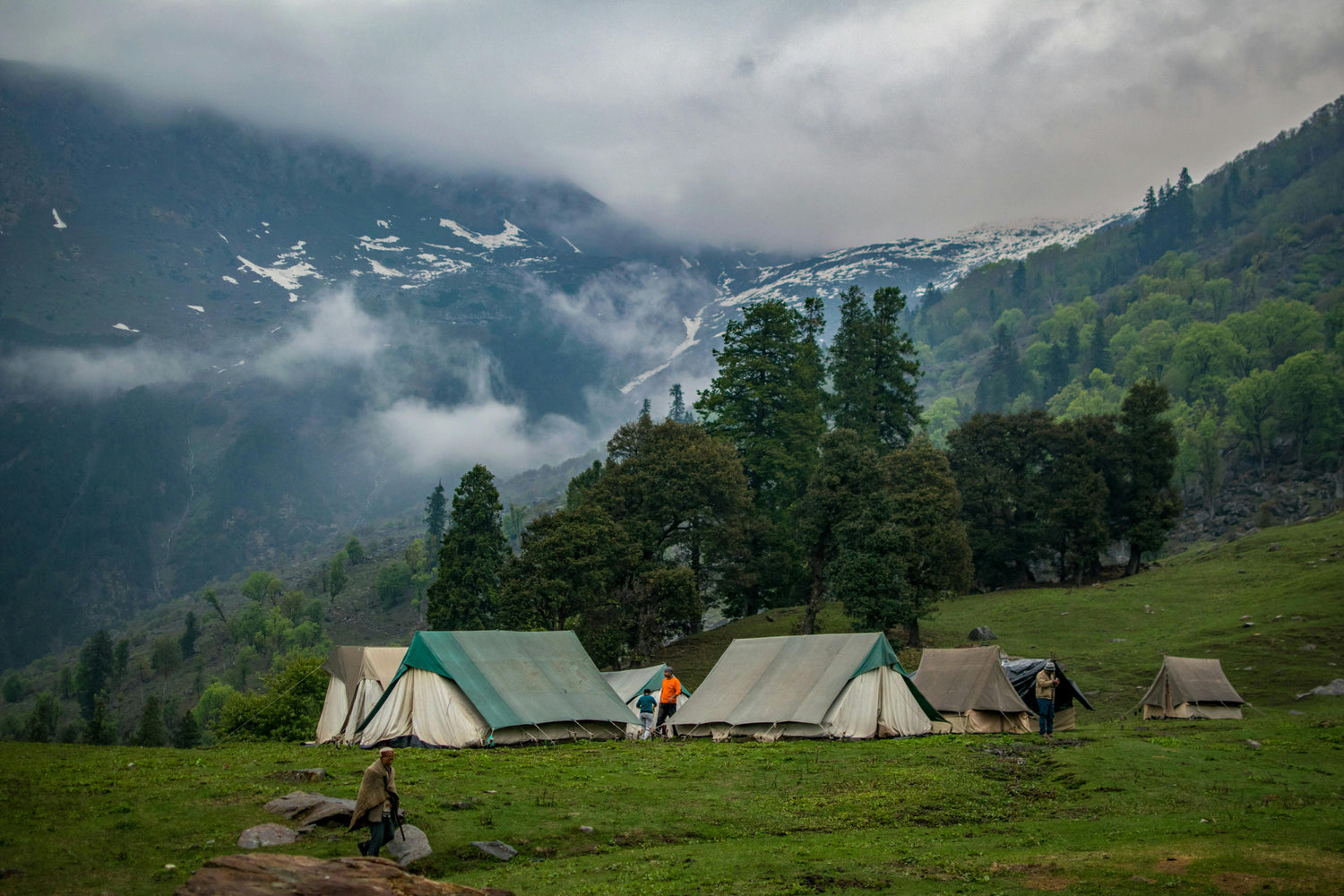 How to Choose the Perfect Tent for Any Season