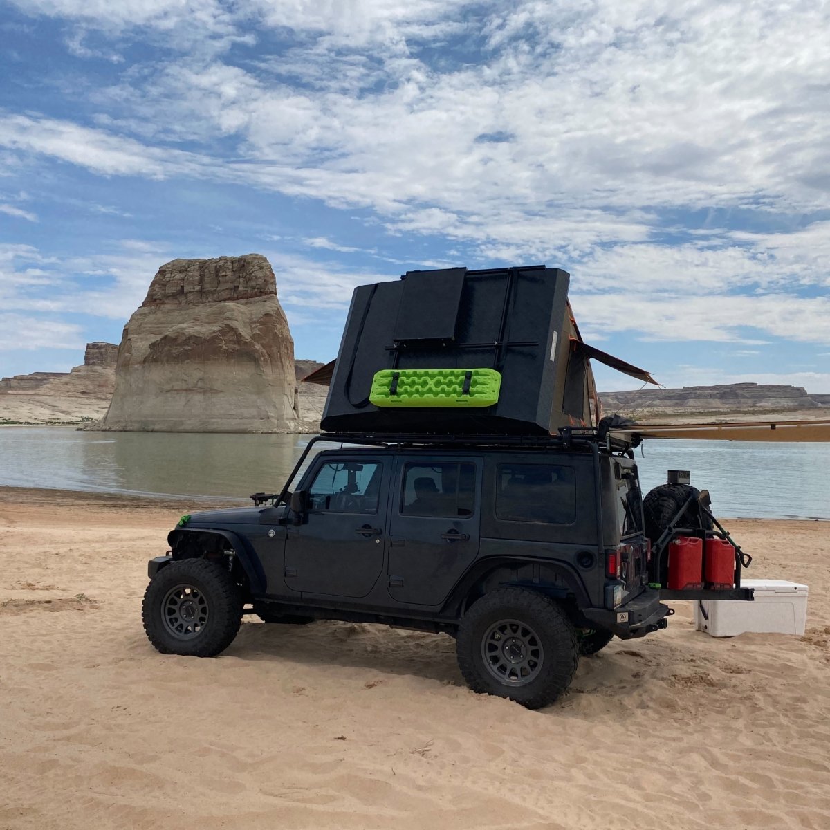 Tuff Stuff Stealth Aluminum Hard Shell Rooftop Tent – 3 Person
